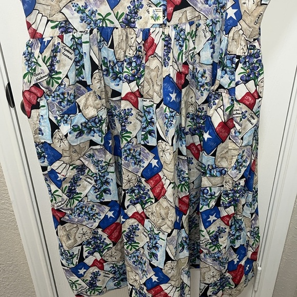 Handmade Texas blue bonnets florals dress, with ceramic buttons size Large - Picture 3 of 9